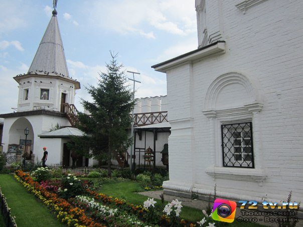 Тюменский мужской монастырь -внутренний дворик