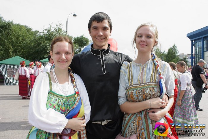 Русичи красавцы В Тюмени и одежда их супер-красива 