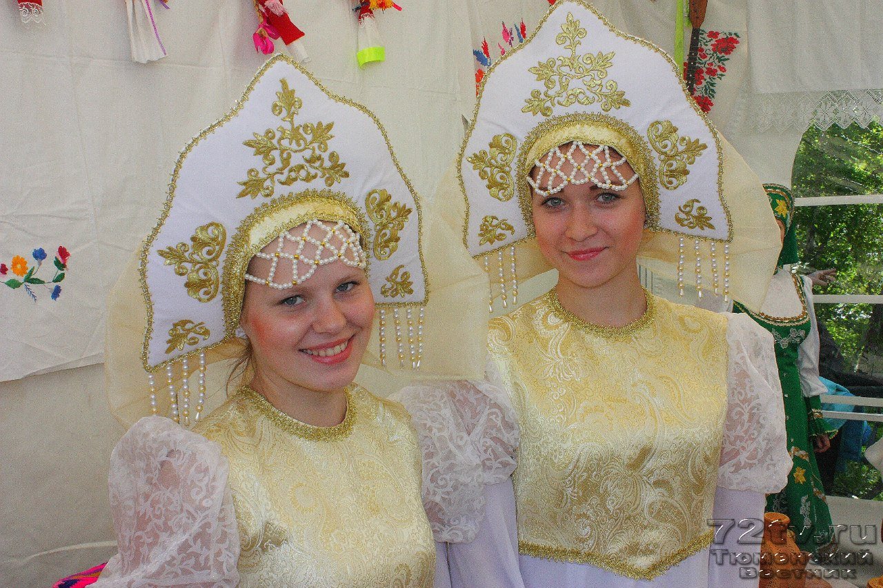 Культура тюменской области это. Славянский фестиваль костюмы. Тюменские девушки народные. Тюменская культура.