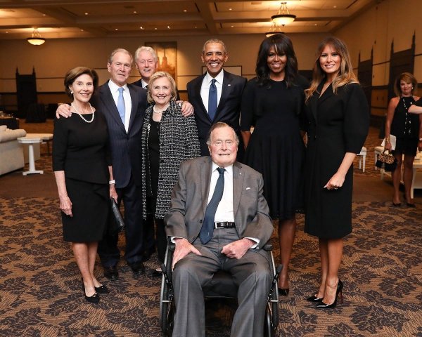 Собрались последние президенты США "Похоронили Барбару Буш"!